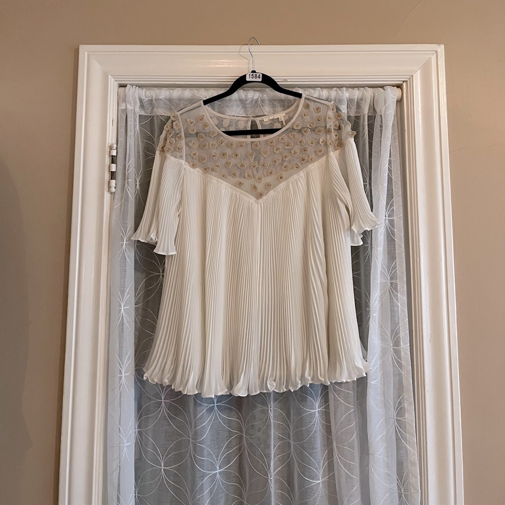 Plisse Pleat White Flower Anthropologie Blouse
